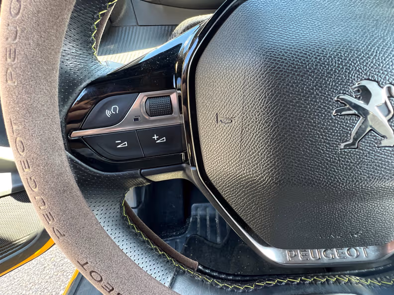 Peugeot 208 - 29