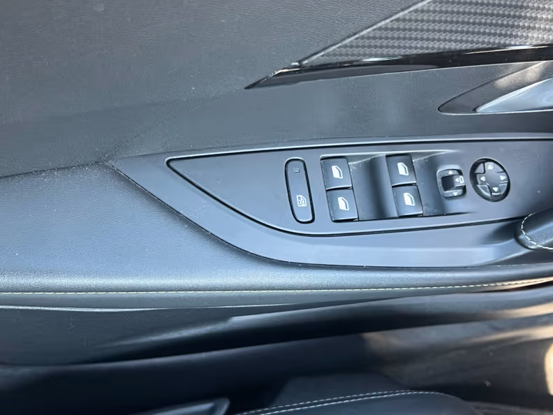 Peugeot 208 - 31