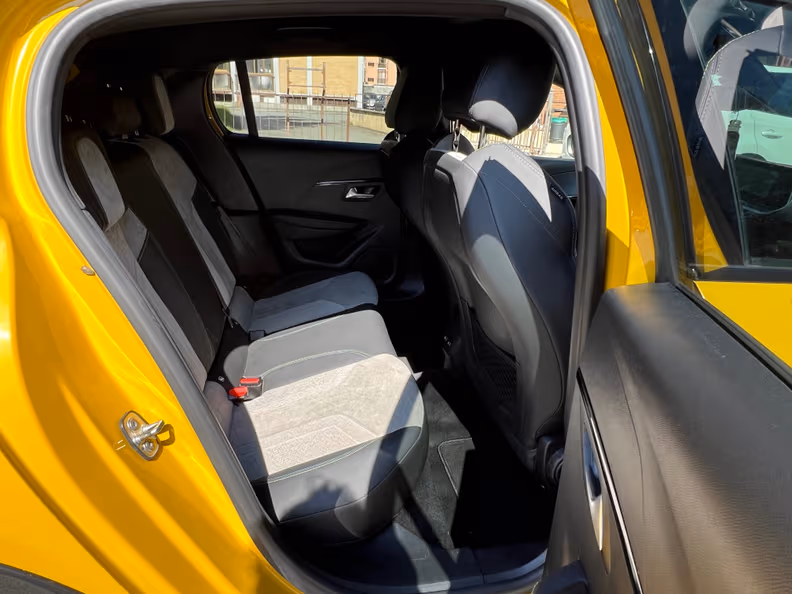 Peugeot 208 - 18