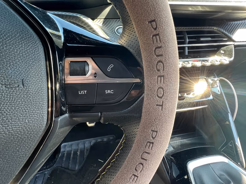 Peugeot 208 - 30