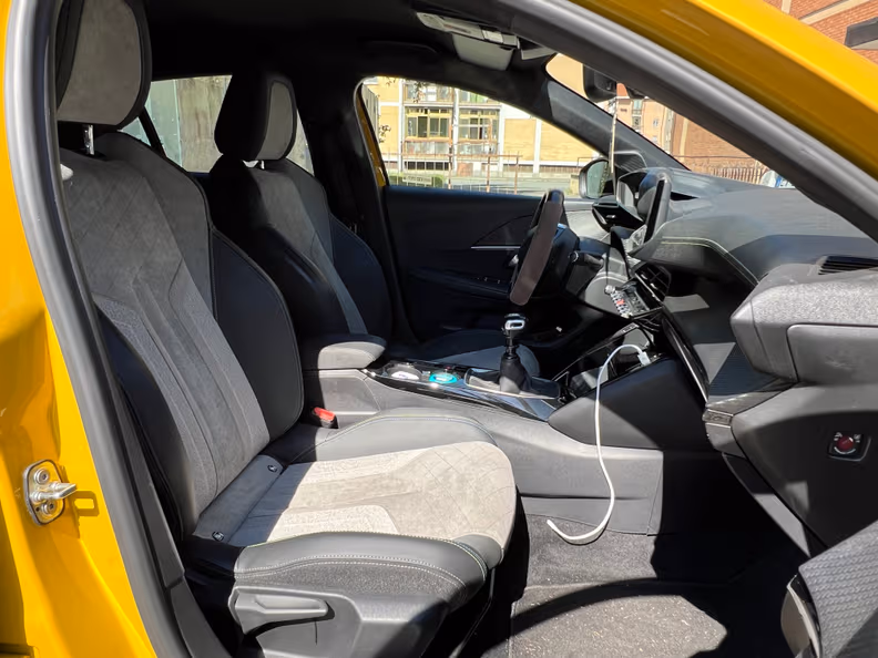 Peugeot 208 - 37