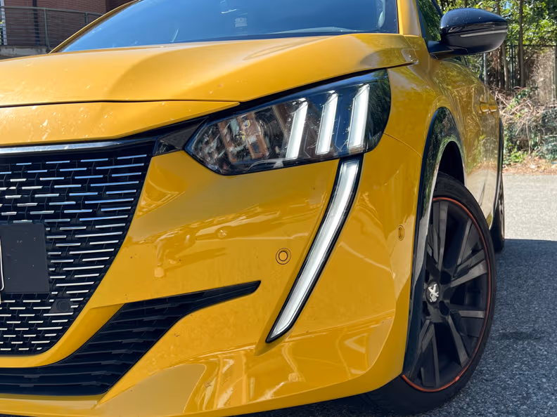 Peugeot 208 - 10