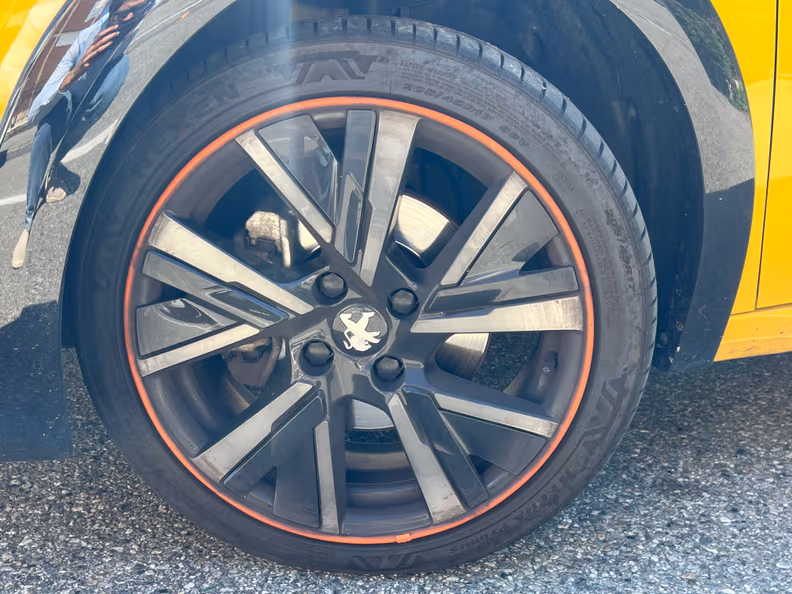 Peugeot 208 - 9