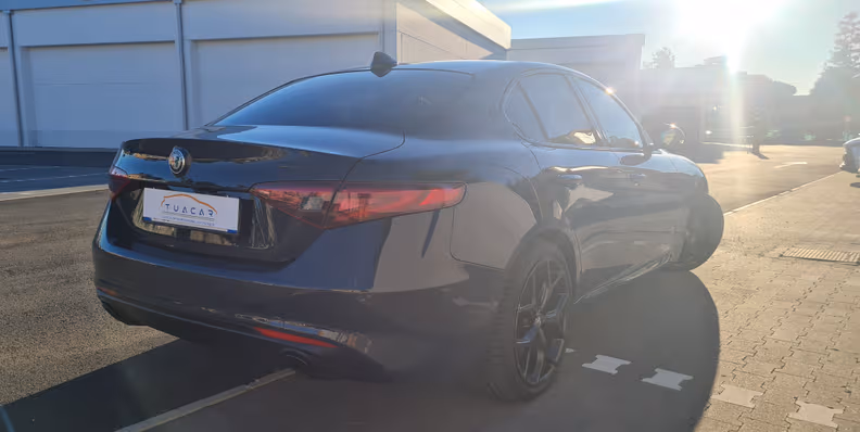 Alfa Romeo Giulia - 5