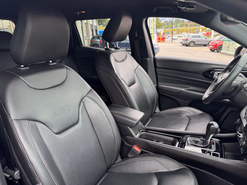 Jeep Compass - 10