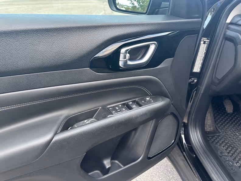 Jeep Compass - 32
