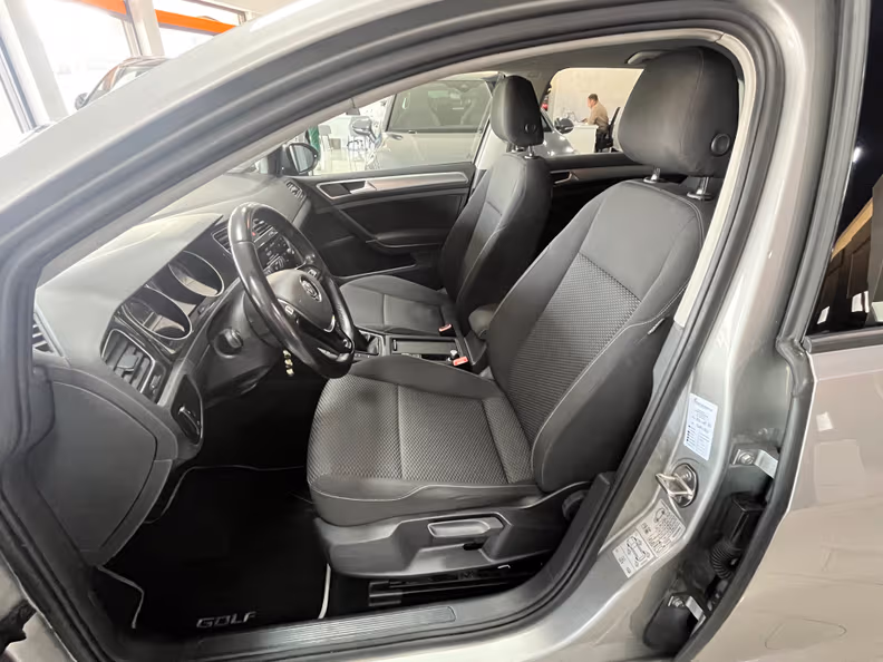 Volkswagen Golf - 9