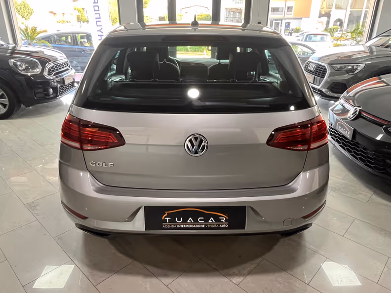 Volkswagen Golf - 5