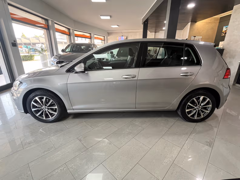 Volkswagen Golf - 4