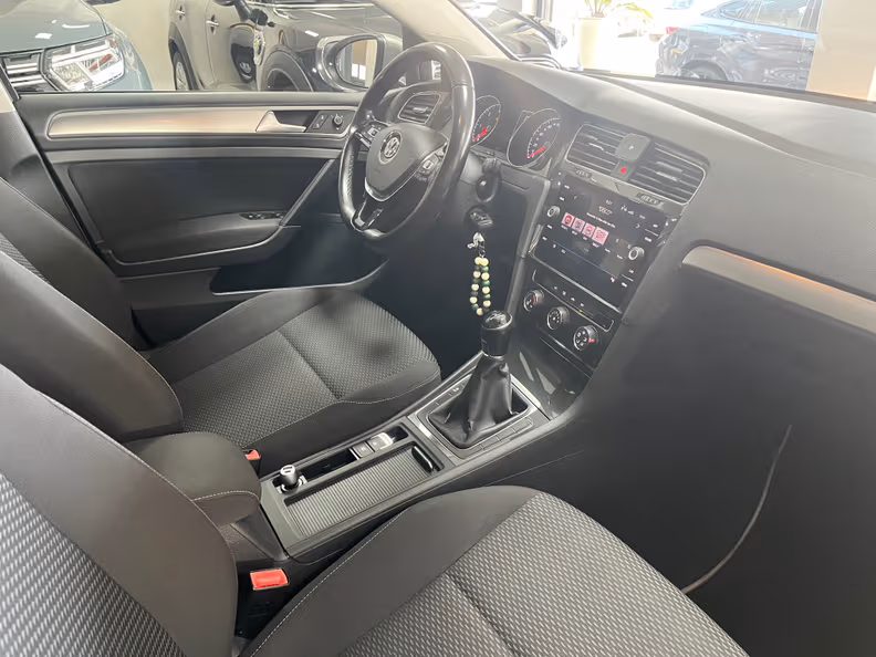 Volkswagen Golf - 12
