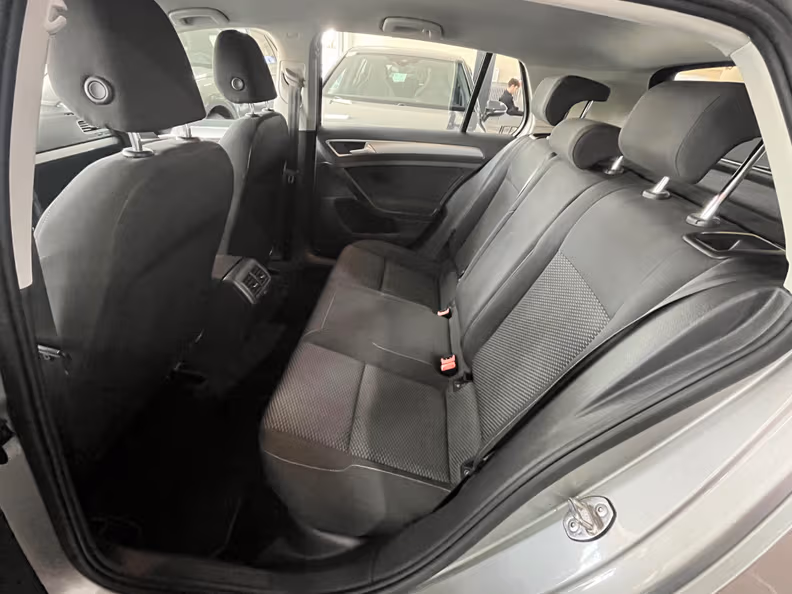 Volkswagen Golf - 11