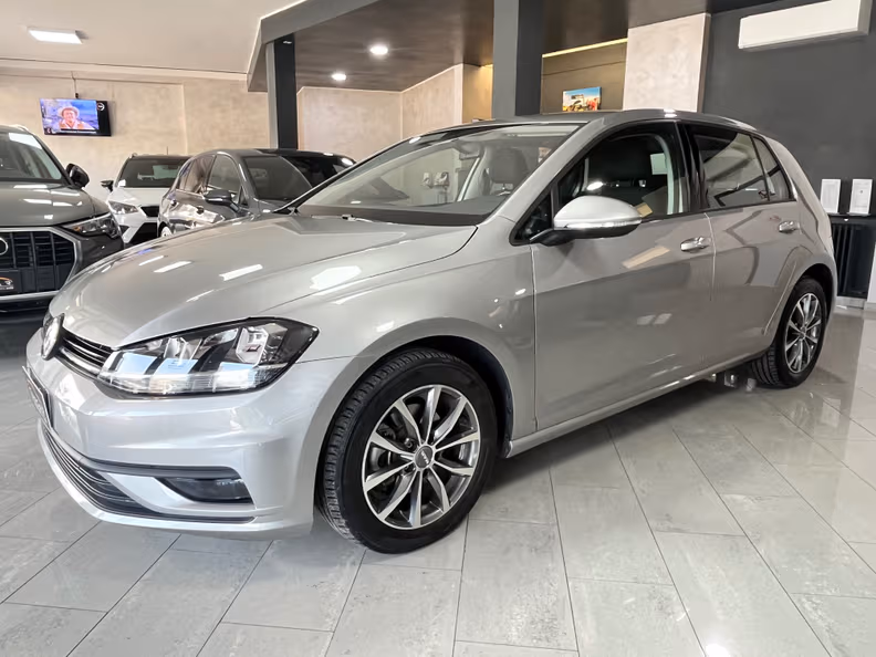 Volkswagen Golf - 1