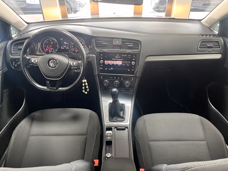 Volkswagen Golf - 8