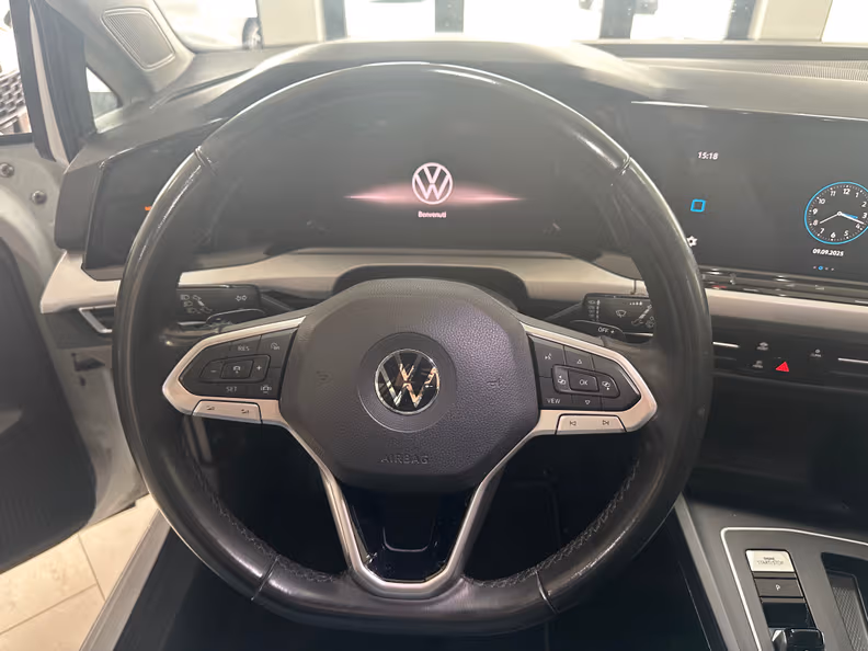 Volkswagen Golf - 11