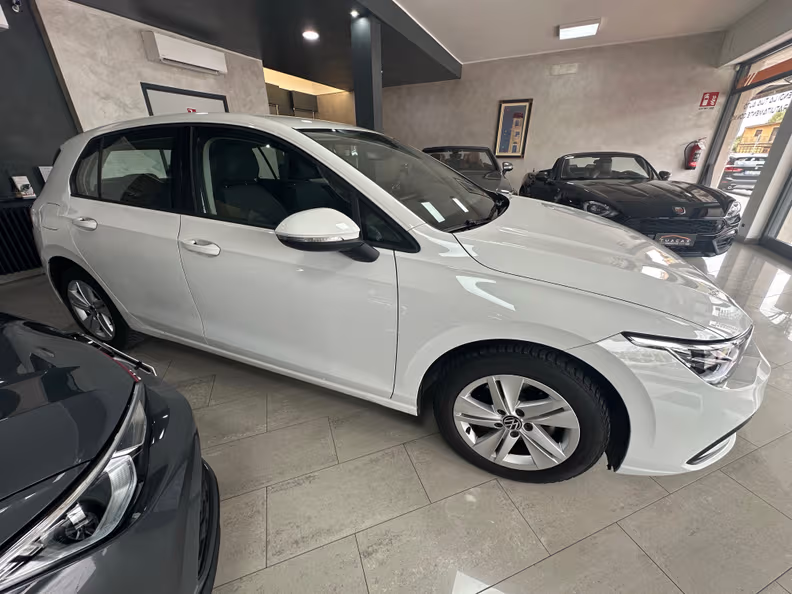 Volkswagen Golf - 6