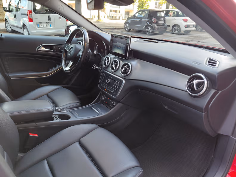Mercedes-Benz GLA-Class - 12