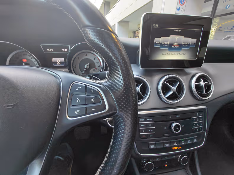 Mercedes-Benz GLA-Class - 21