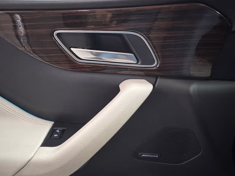 Jaguar F-Pace - 13