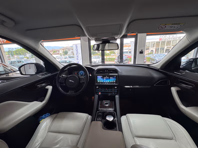 Jaguar F-Pace - 18