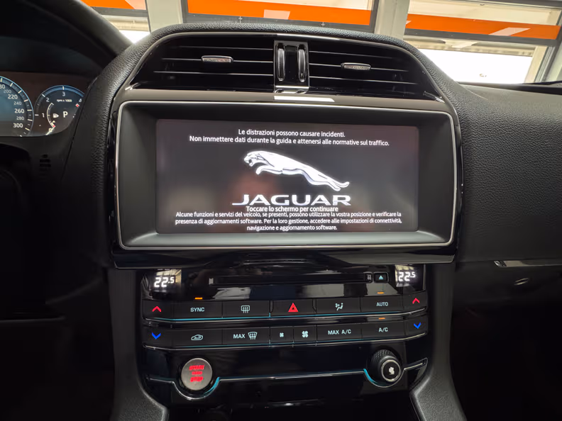 Jaguar F-Pace - 12