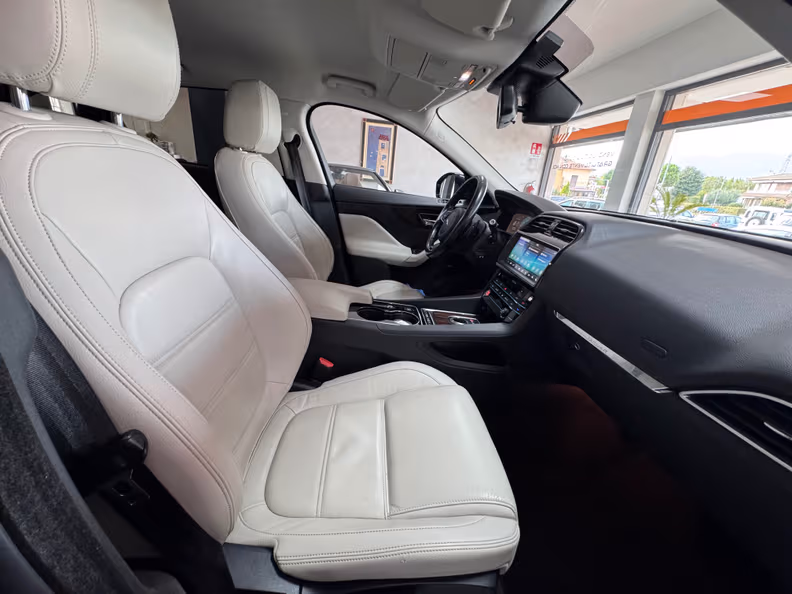 Jaguar F-Pace - 15