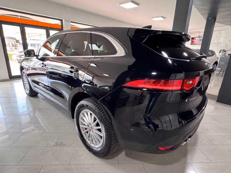 Jaguar F-Pace - 4