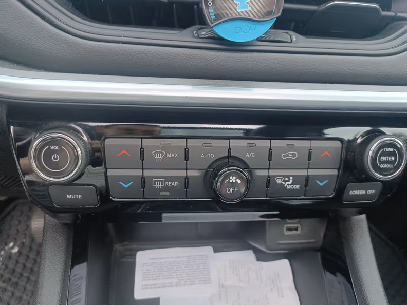 Jeep Compass - 30