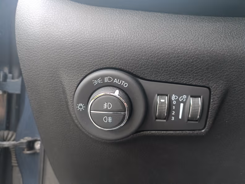 Jeep Compass - 32