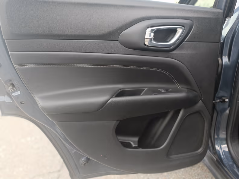 Jeep Compass - 36