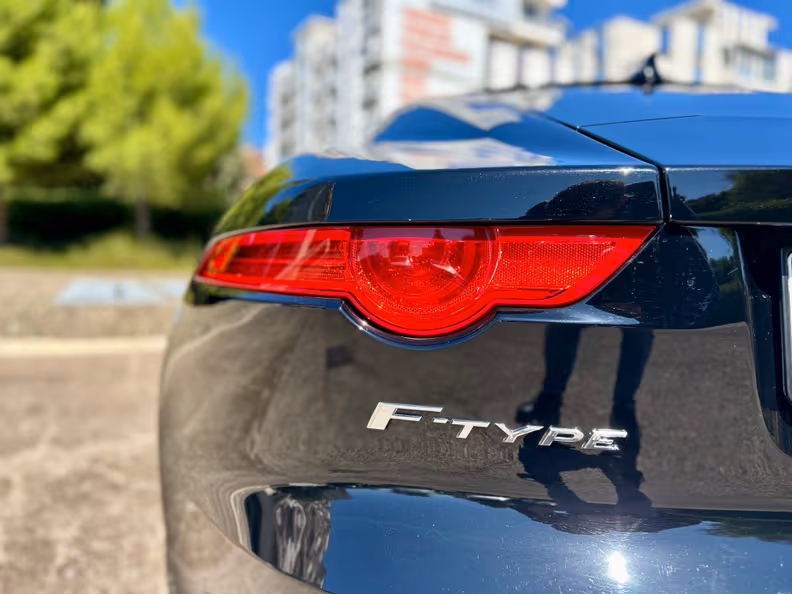 Jaguar F-Type - 12