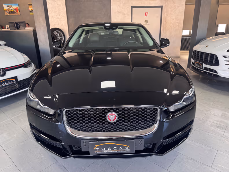 Jaguar XE - 2