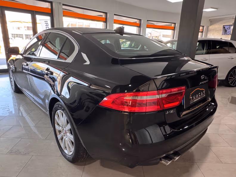 Jaguar XE - 6