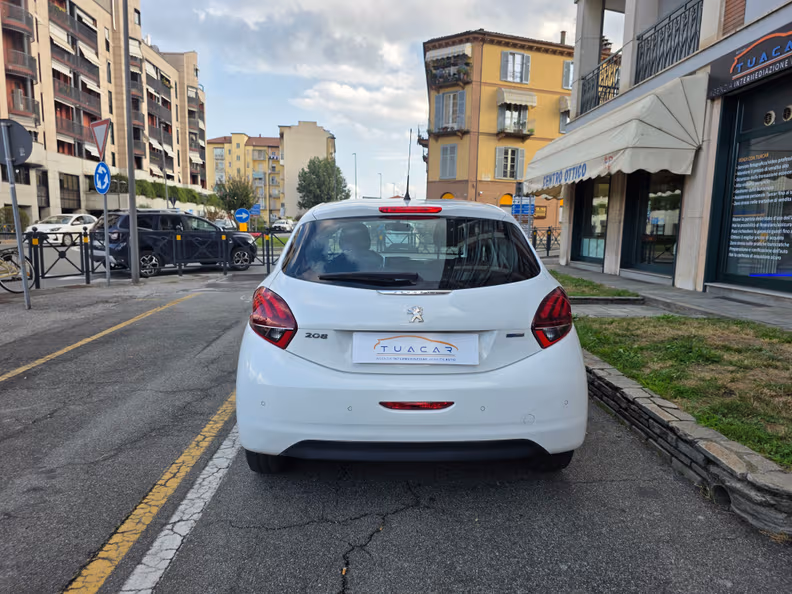 Peugeot 208 - 5