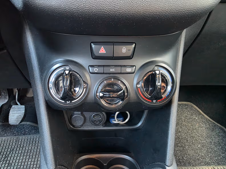Peugeot 208 - 17