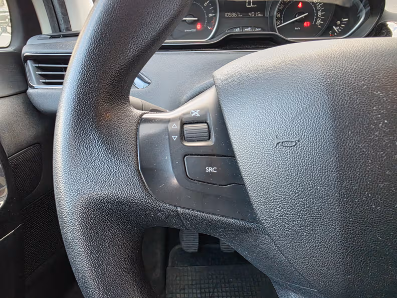 Peugeot 208 - 11