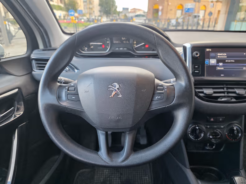 Peugeot 208 - 12