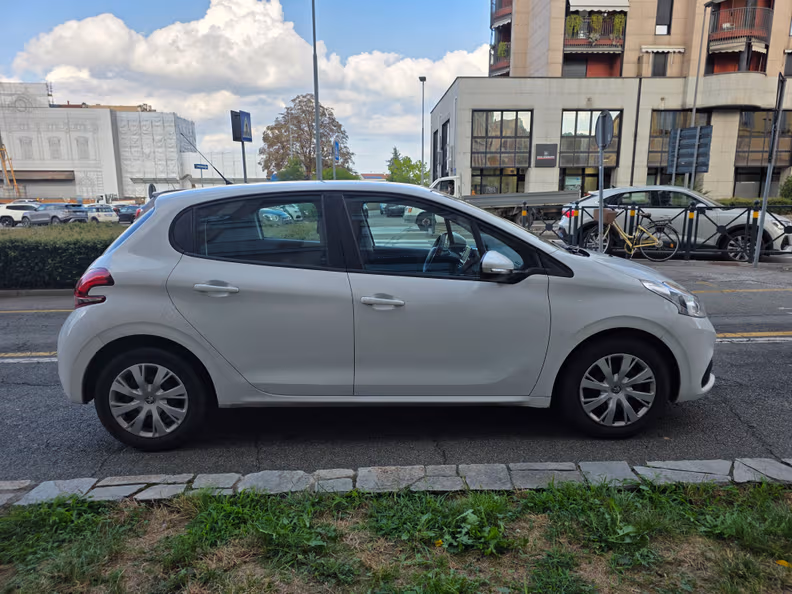 Peugeot 208 - 25