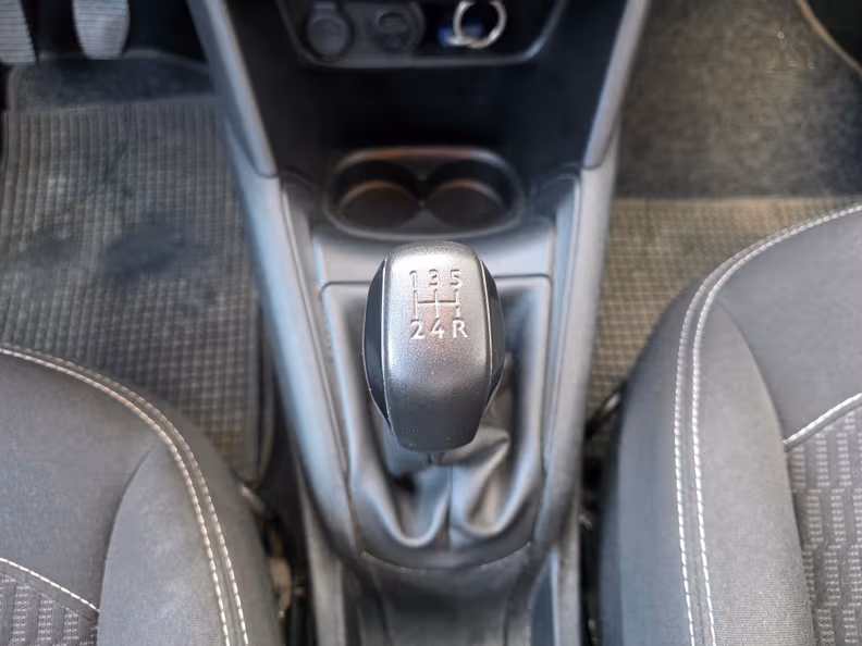 Peugeot 208 - 18