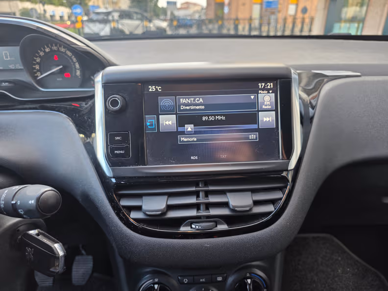 Peugeot 208 - 16