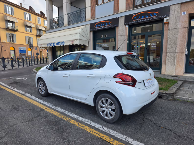 Peugeot 208 - 4