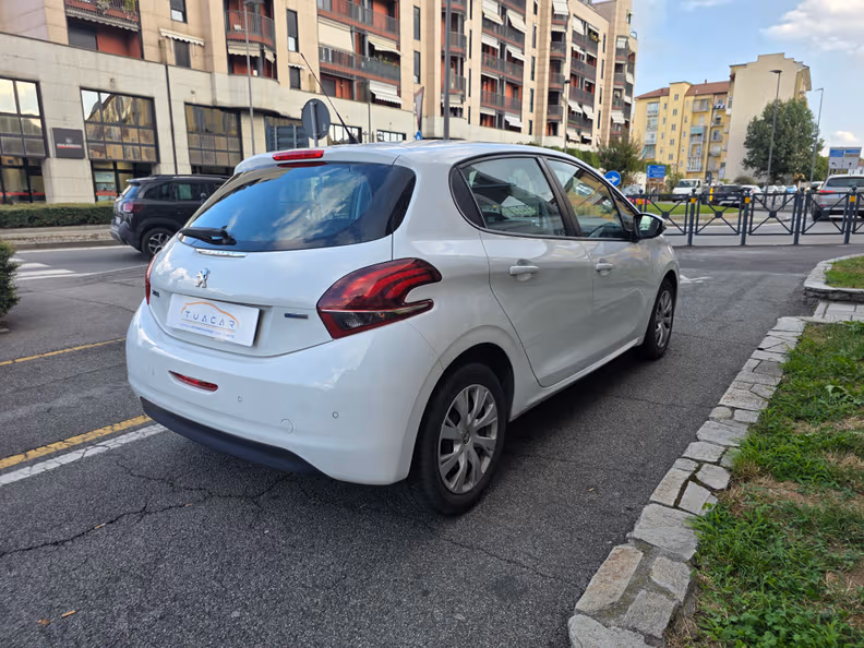 Peugeot 208 - 6
