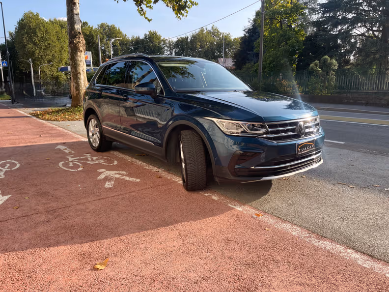 Volkswagen Tiguan - 1