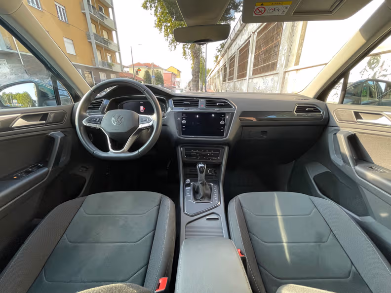 Volkswagen Tiguan - 12