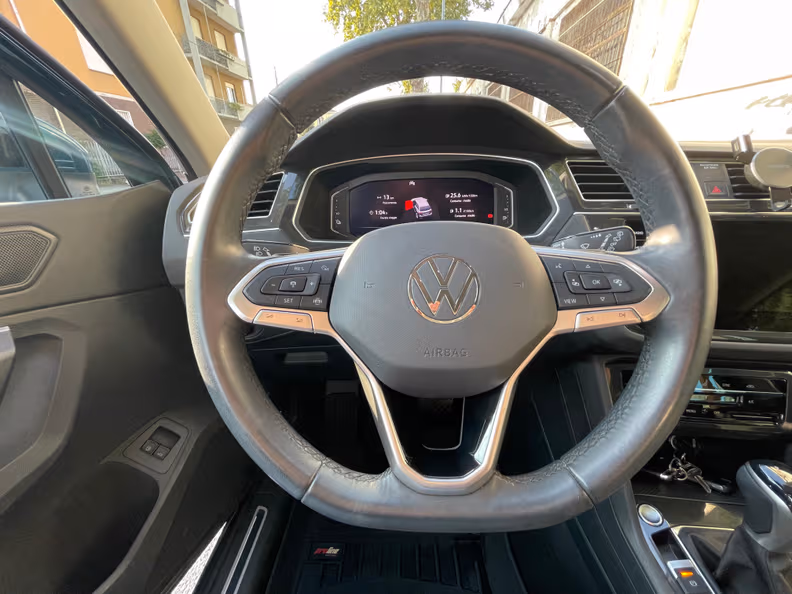 Volkswagen Tiguan - 11