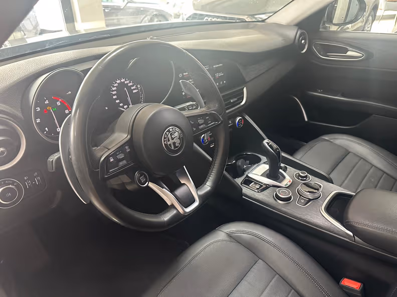 Alfa Romeo Giulia - 10