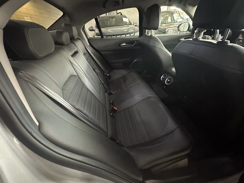 Alfa Romeo Giulia - 8