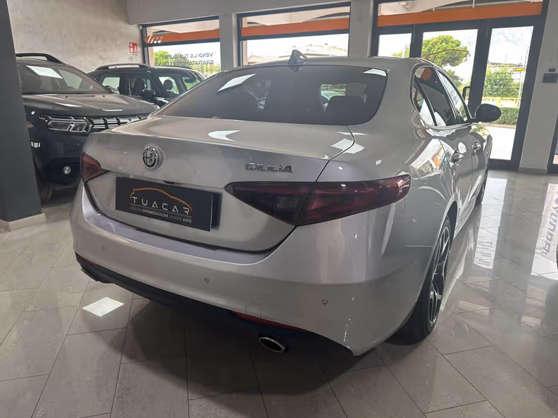 Alfa Romeo Giulia - 17