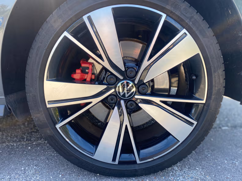 Volkswagen Golf - 8
