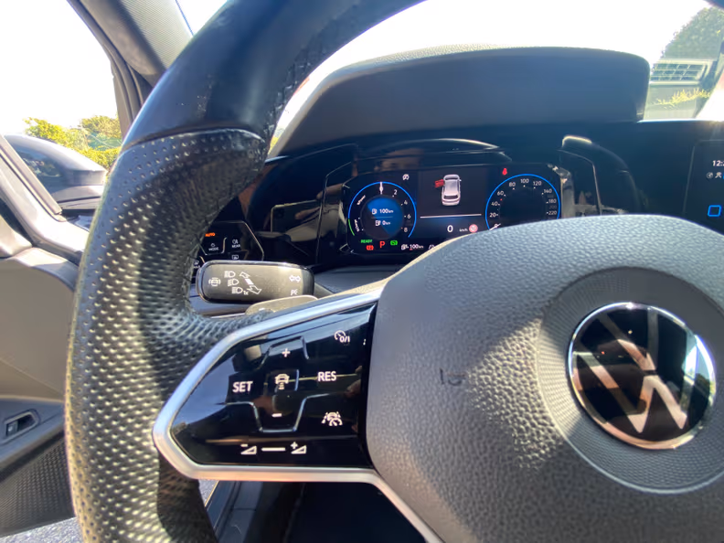 Volkswagen Golf - 25