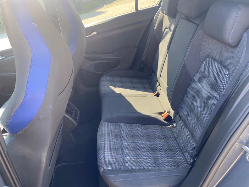 Volkswagen Golf - 22
